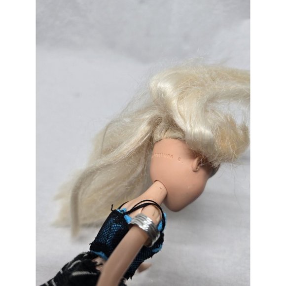 MGA 2005 BRATZ Soccer Cloe With Treasures Pirate Outfit - Picture 14 of 15